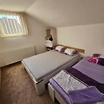 Elda Landhuis *